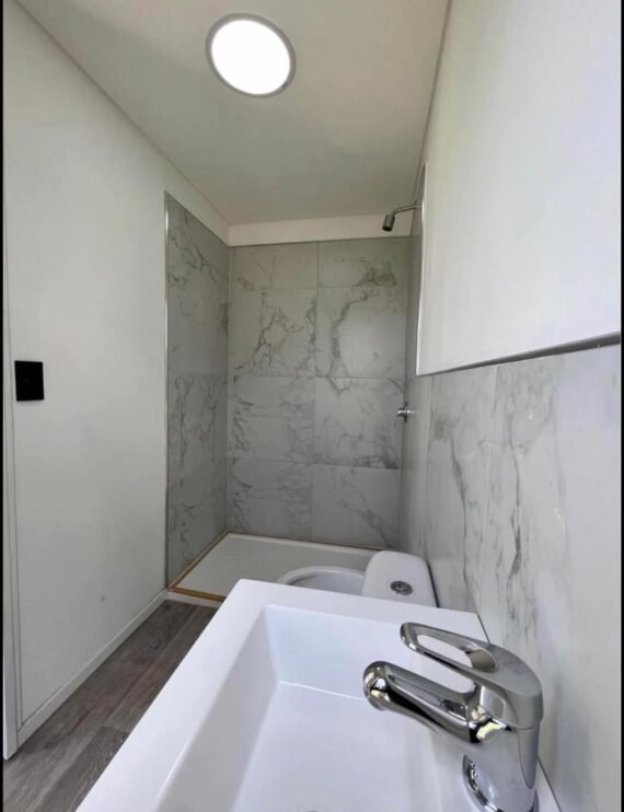 Casa contenedor moderna (3 habitaciones + entrepiso) - Imagen 2